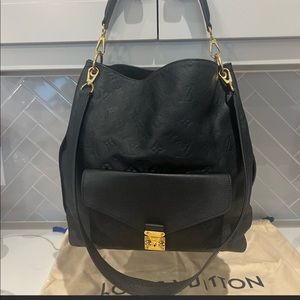 Louis Viutton Empreinte black handbag. Comes with duster bag 💯 authentic!